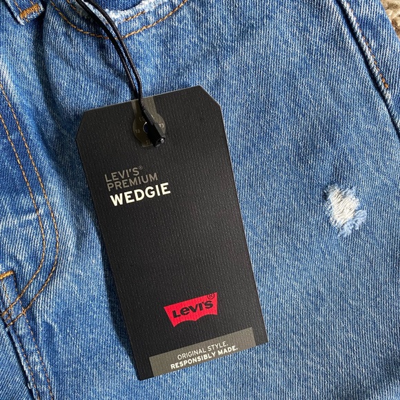 NEW Levi’s Women’s Wedgie Jeans - Picture 3 of 8